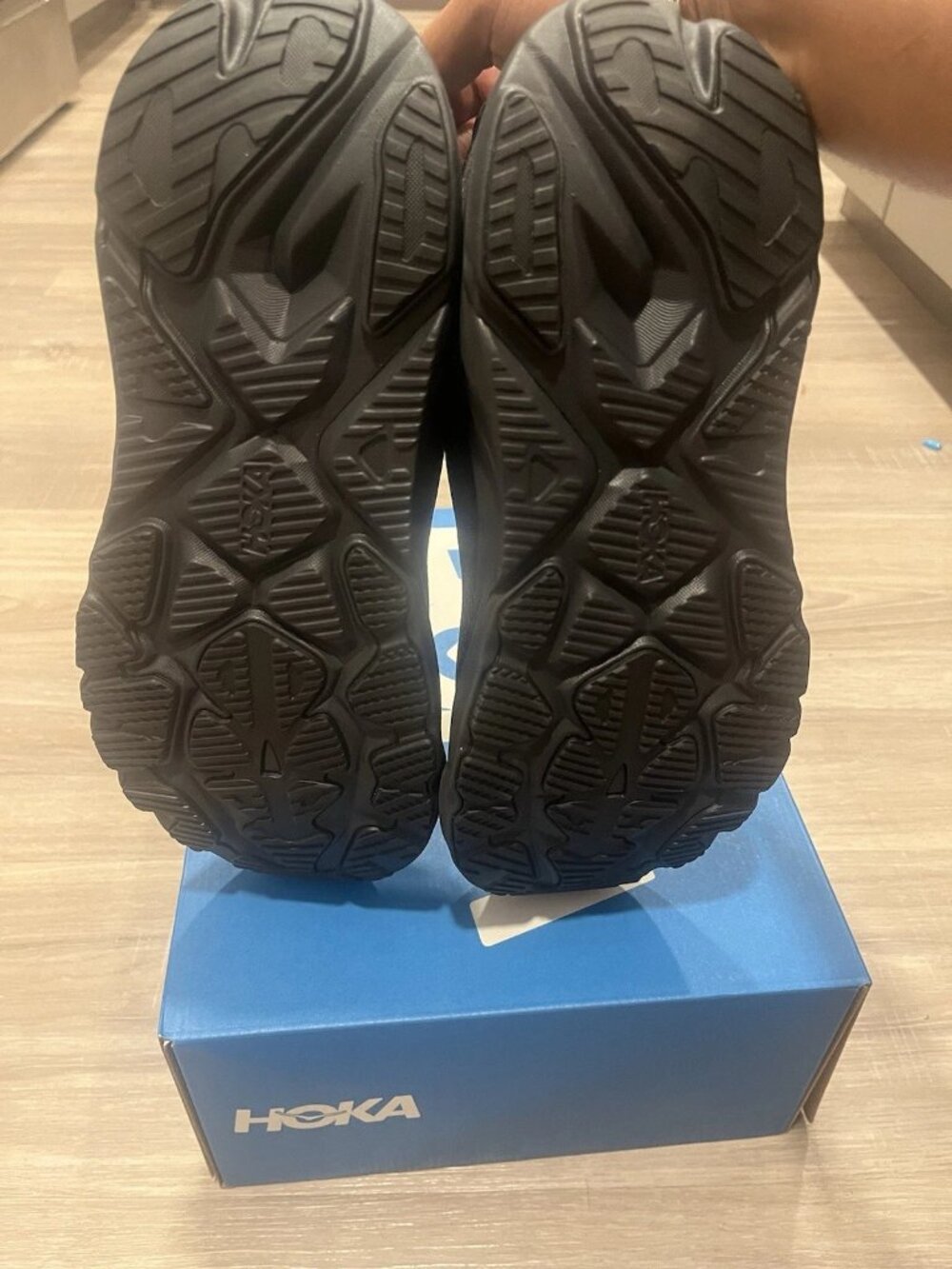 Hoka One One Arahi 8 Black/Black 1168690-BBLC Mens Size 11 [NEW] [MSRP:$150] - Picture 6 of 10